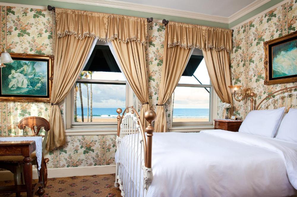 Double Room with Sea View interior