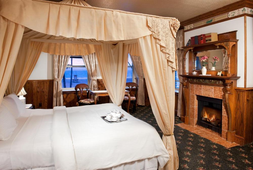 Double Room with Sea View interior