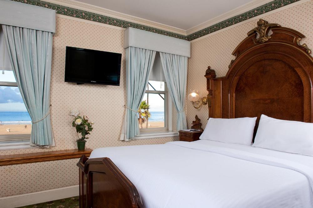 Double Room with Sea View interior